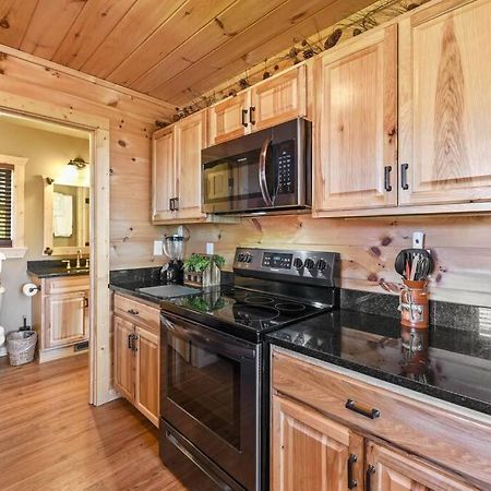 Walnut Ridge Cabin. Sleeps 7-11! Hot Tub, Pool Table, Minutes To Downtown Gatlinburg! 外观 照片