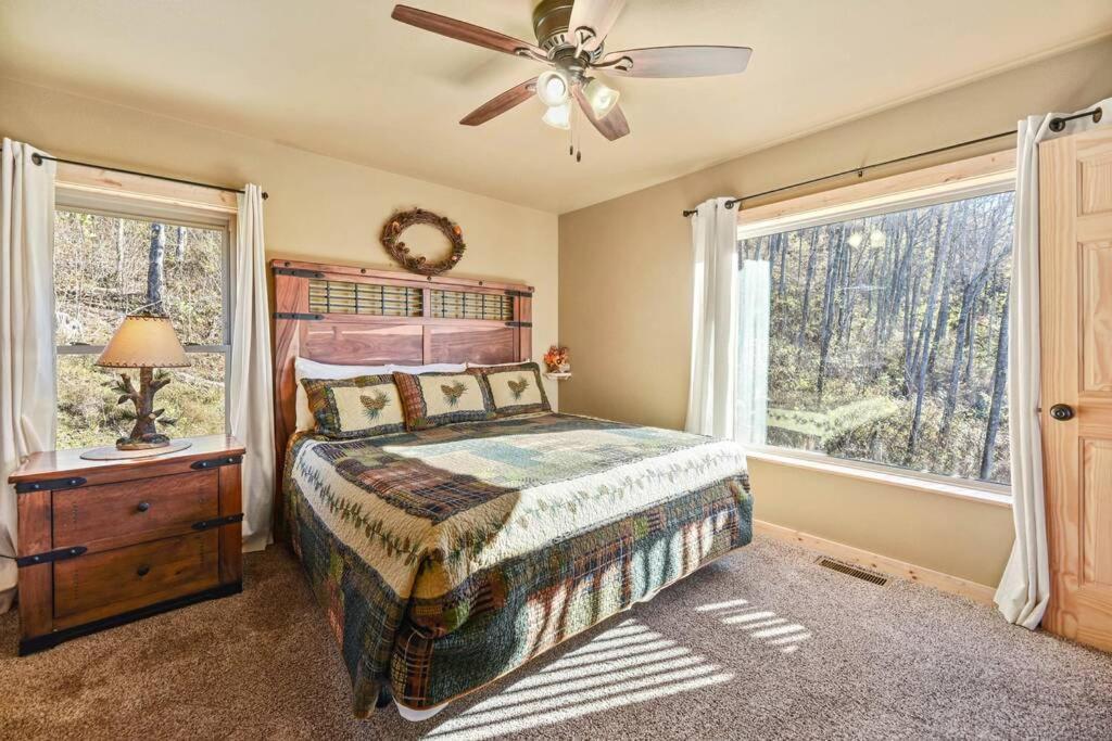 Walnut Ridge Cabin. Sleeps 7-11! Hot Tub, Pool Table, Minutes To Downtown Gatlinburg! 外观 照片