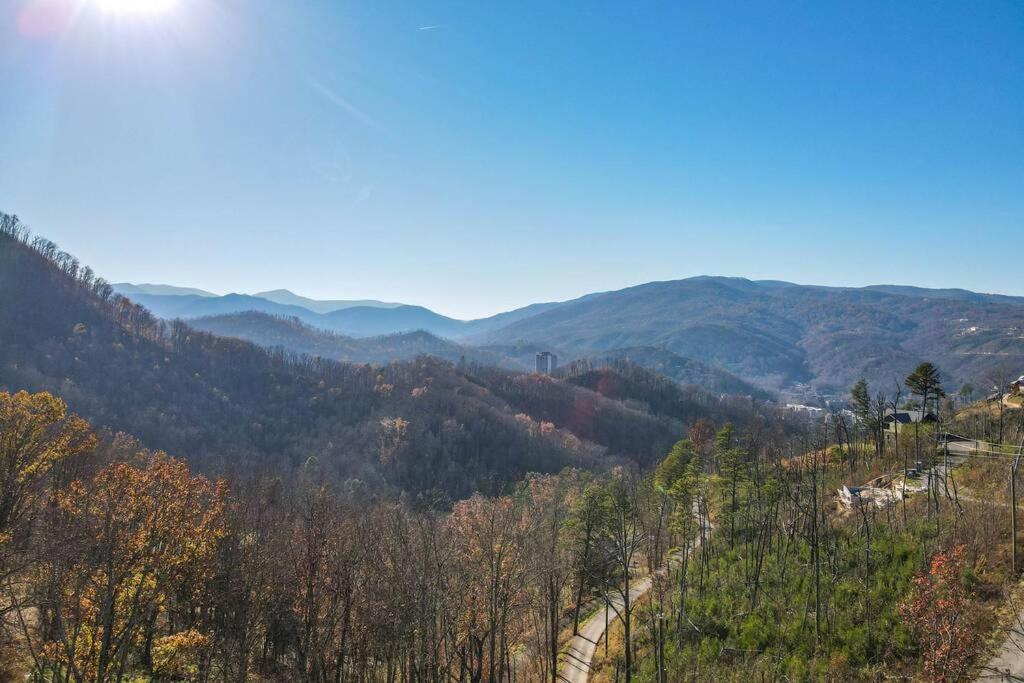 Walnut Ridge Cabin. Sleeps 7-11! Hot Tub, Pool Table, Minutes To Downtown Gatlinburg! 外观 照片