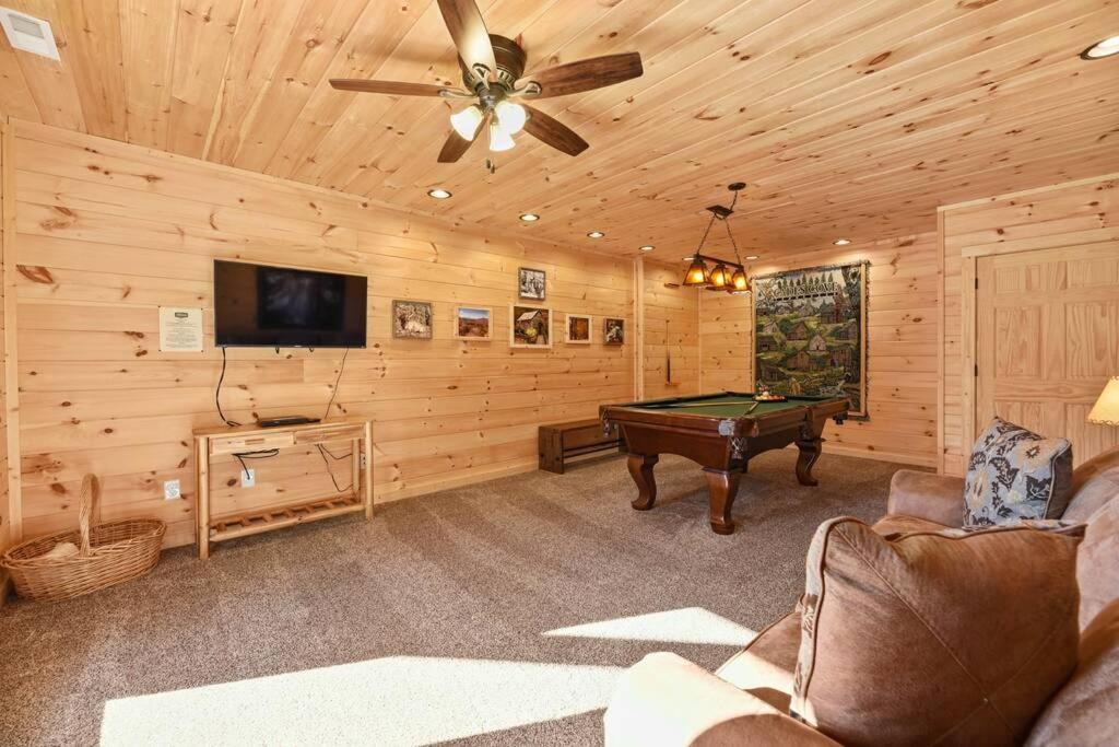 Walnut Ridge Cabin. Sleeps 7-11! Hot Tub, Pool Table, Minutes To Downtown Gatlinburg! 外观 照片