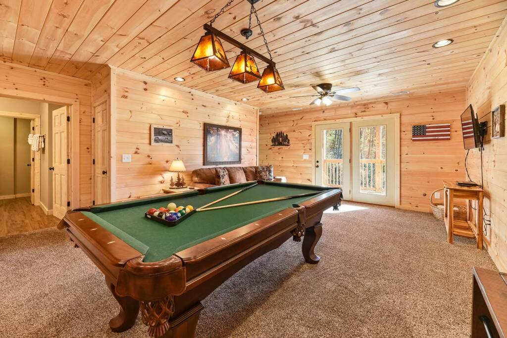 Walnut Ridge Cabin. Sleeps 7-11! Hot Tub, Pool Table, Minutes To Downtown Gatlinburg! 外观 照片
