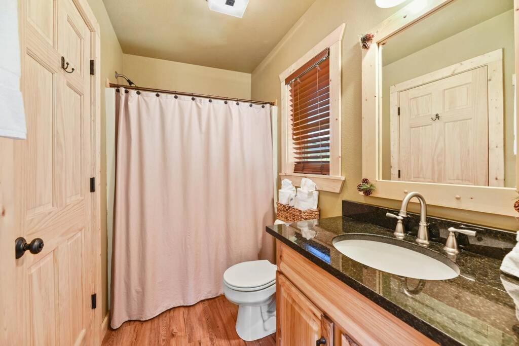 Walnut Ridge Cabin. Sleeps 7-11! Hot Tub, Pool Table, Minutes To Downtown Gatlinburg! 外观 照片