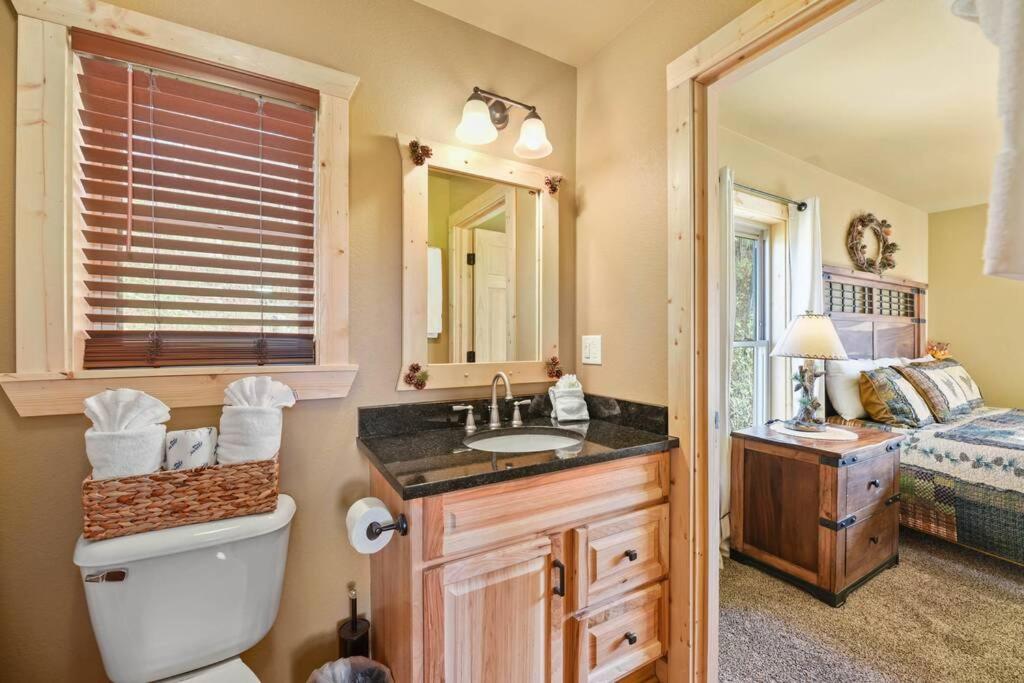 Walnut Ridge Cabin. Sleeps 7-11! Hot Tub, Pool Table, Minutes To Downtown Gatlinburg! 外观 照片