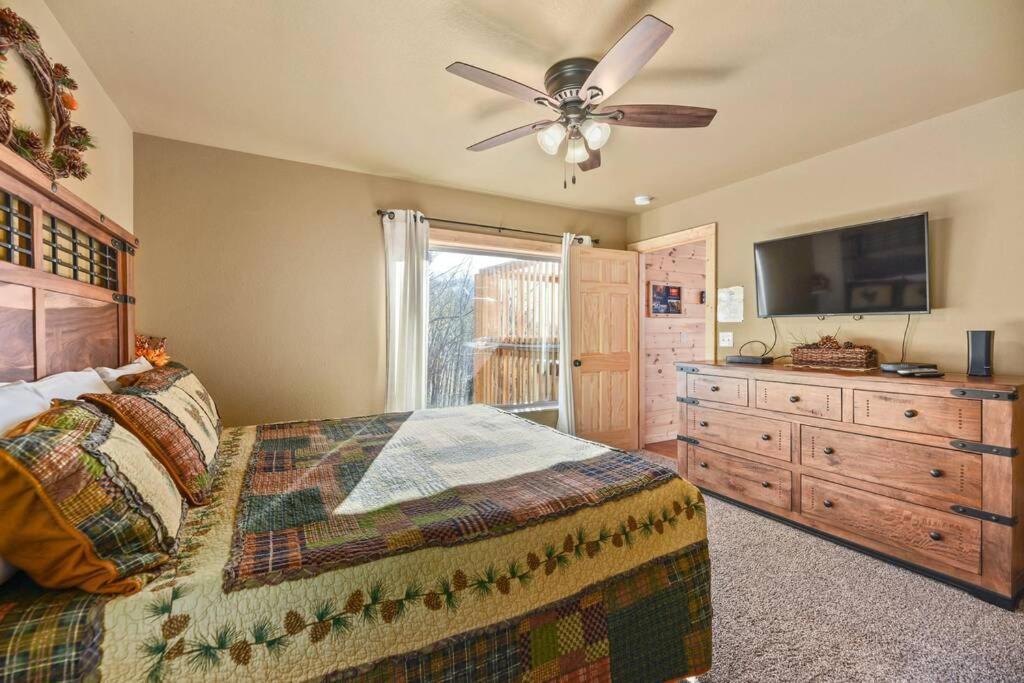 Walnut Ridge Cabin. Sleeps 7-11! Hot Tub, Pool Table, Minutes To Downtown Gatlinburg! 外观 照片
