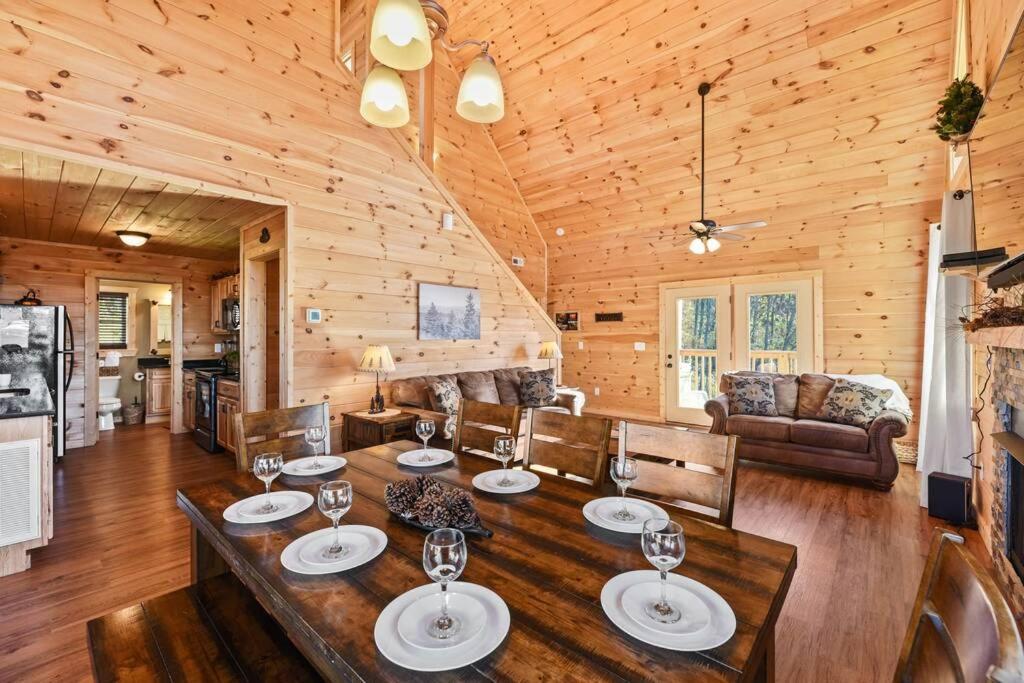 Walnut Ridge Cabin. Sleeps 7-11! Hot Tub, Pool Table, Minutes To Downtown Gatlinburg! 外观 照片