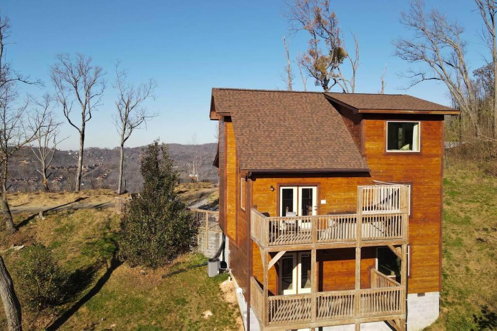 Walnut Ridge Cabin. Sleeps 7-11! Hot Tub, Pool Table, Minutes To Downtown Gatlinburg! 外观 照片