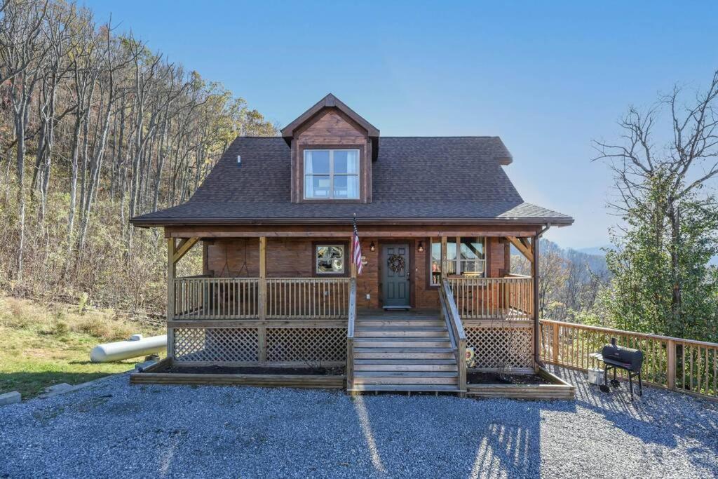 Walnut Ridge Cabin. Sleeps 7-11! Hot Tub, Pool Table, Minutes To Downtown Gatlinburg! 外观 照片