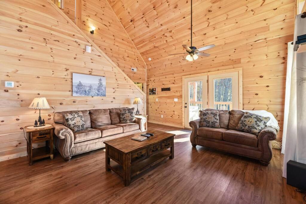 Walnut Ridge Cabin. Sleeps 7-11! Hot Tub, Pool Table, Minutes To Downtown Gatlinburg! 外观 照片