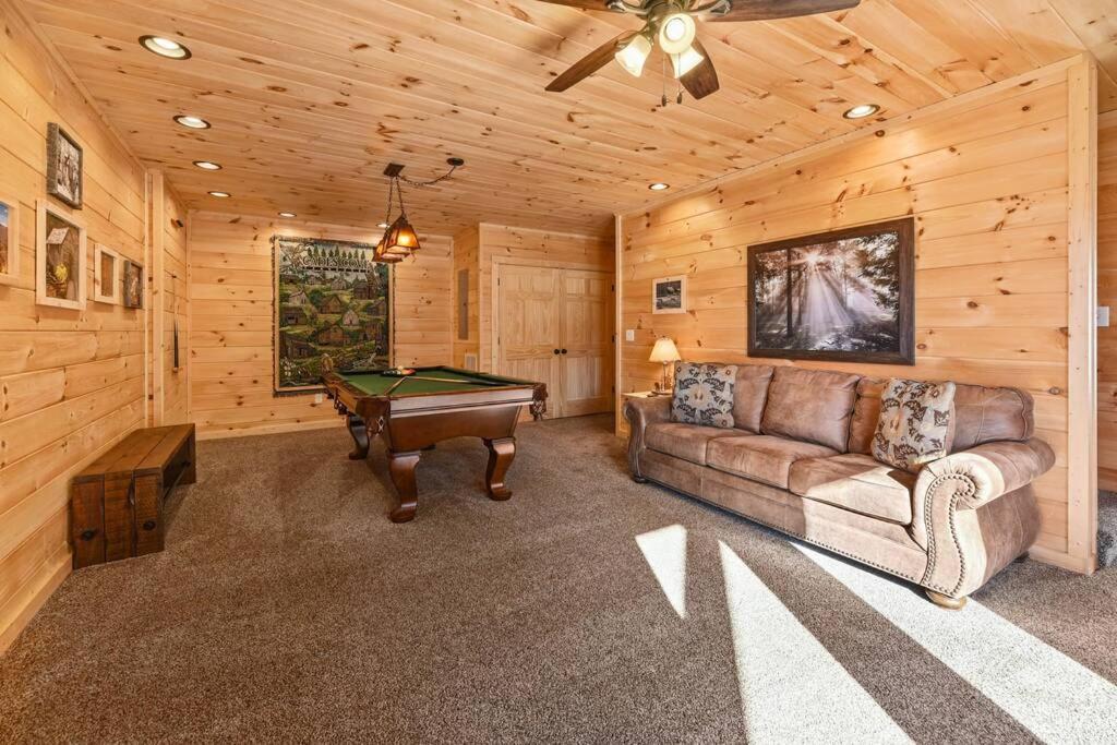 Walnut Ridge Cabin. Sleeps 7-11! Hot Tub, Pool Table, Minutes To Downtown Gatlinburg! 外观 照片