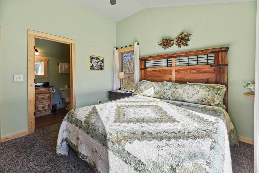 Walnut Ridge Cabin. Sleeps 7-11! Hot Tub, Pool Table, Minutes To Downtown Gatlinburg! 外观 照片