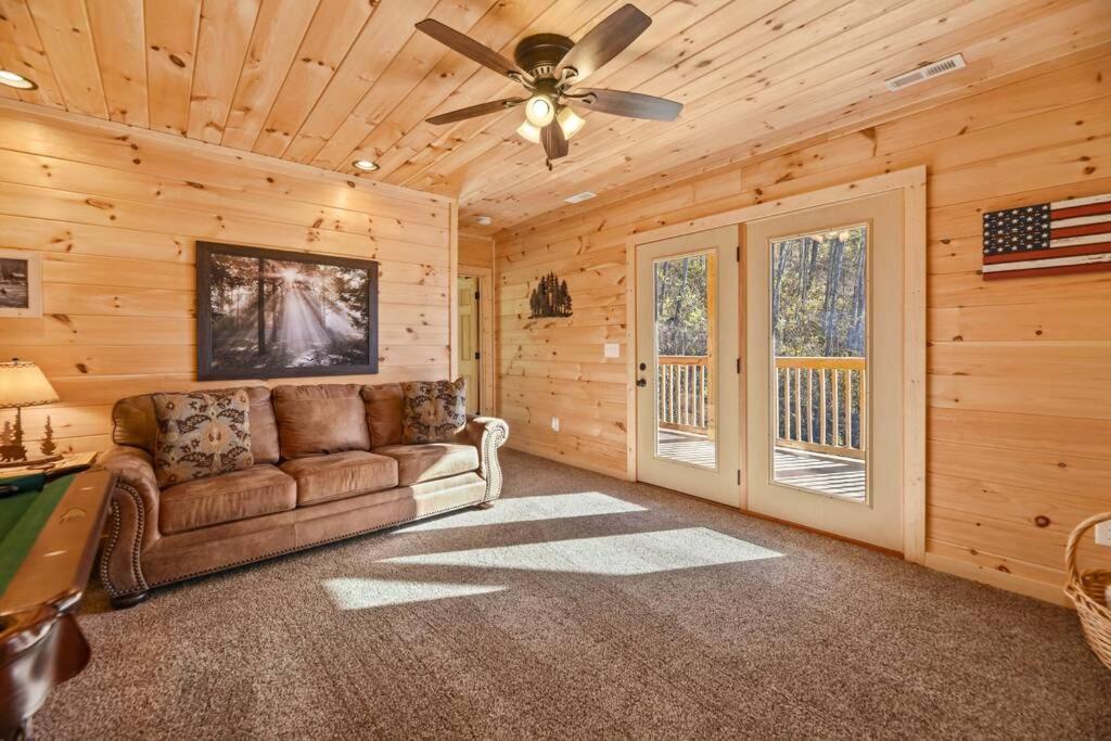 Walnut Ridge Cabin. Sleeps 7-11! Hot Tub, Pool Table, Minutes To Downtown Gatlinburg! 外观 照片