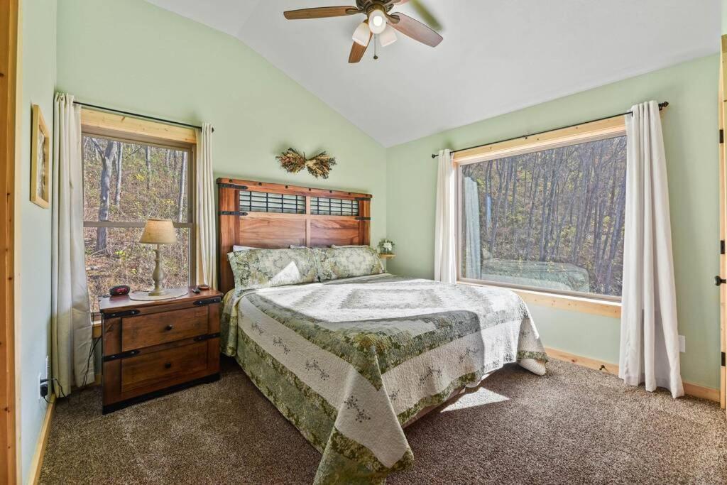 Walnut Ridge Cabin. Sleeps 7-11! Hot Tub, Pool Table, Minutes To Downtown Gatlinburg! 外观 照片