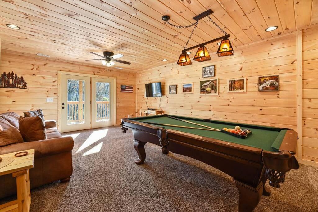 Walnut Ridge Cabin. Sleeps 7-11! Hot Tub, Pool Table, Minutes To Downtown Gatlinburg! 外观 照片