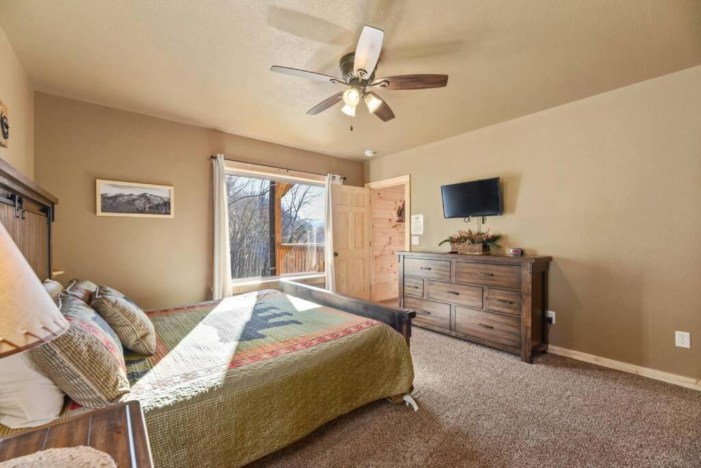 Walnut Ridge Cabin. Sleeps 7-11! Hot Tub, Pool Table, Minutes To Downtown Gatlinburg! 外观 照片