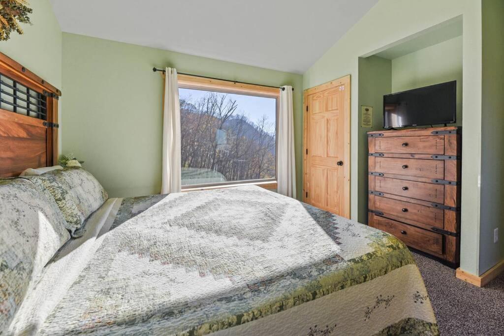 Walnut Ridge Cabin. Sleeps 7-11! Hot Tub, Pool Table, Minutes To Downtown Gatlinburg! 外观 照片
